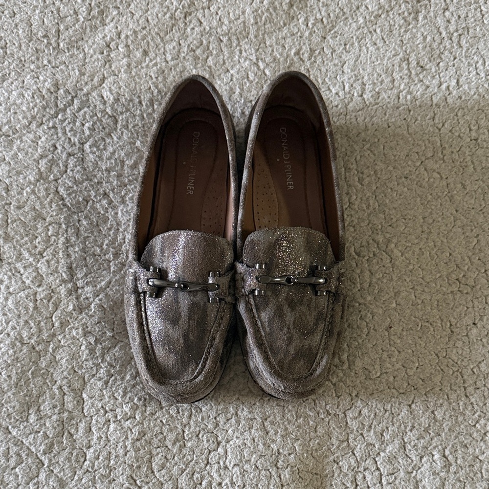 Donald J. Pliner Filo Women's Shimmering Silver Loafers 7m